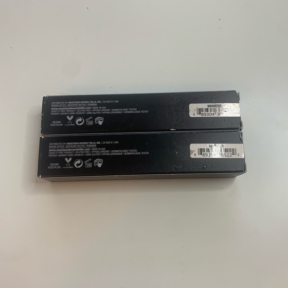 Anastasia Beverly Hills Liquid Glow in Bronzed - Picture 3 of 3